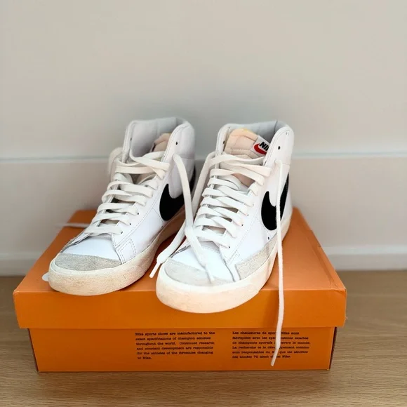 Nike Blazer Mid ‘77 Blazer Sneakers - Picture 2 of 8